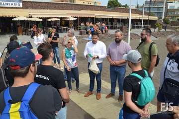 El Ayuntamiento impulsa una nueva campaña de concienciación medioambiental en las playas del municipio (Foto TA)